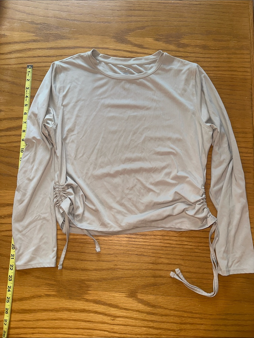 Long-Sleeve Side-Ruched Top in Light Gray/Tan